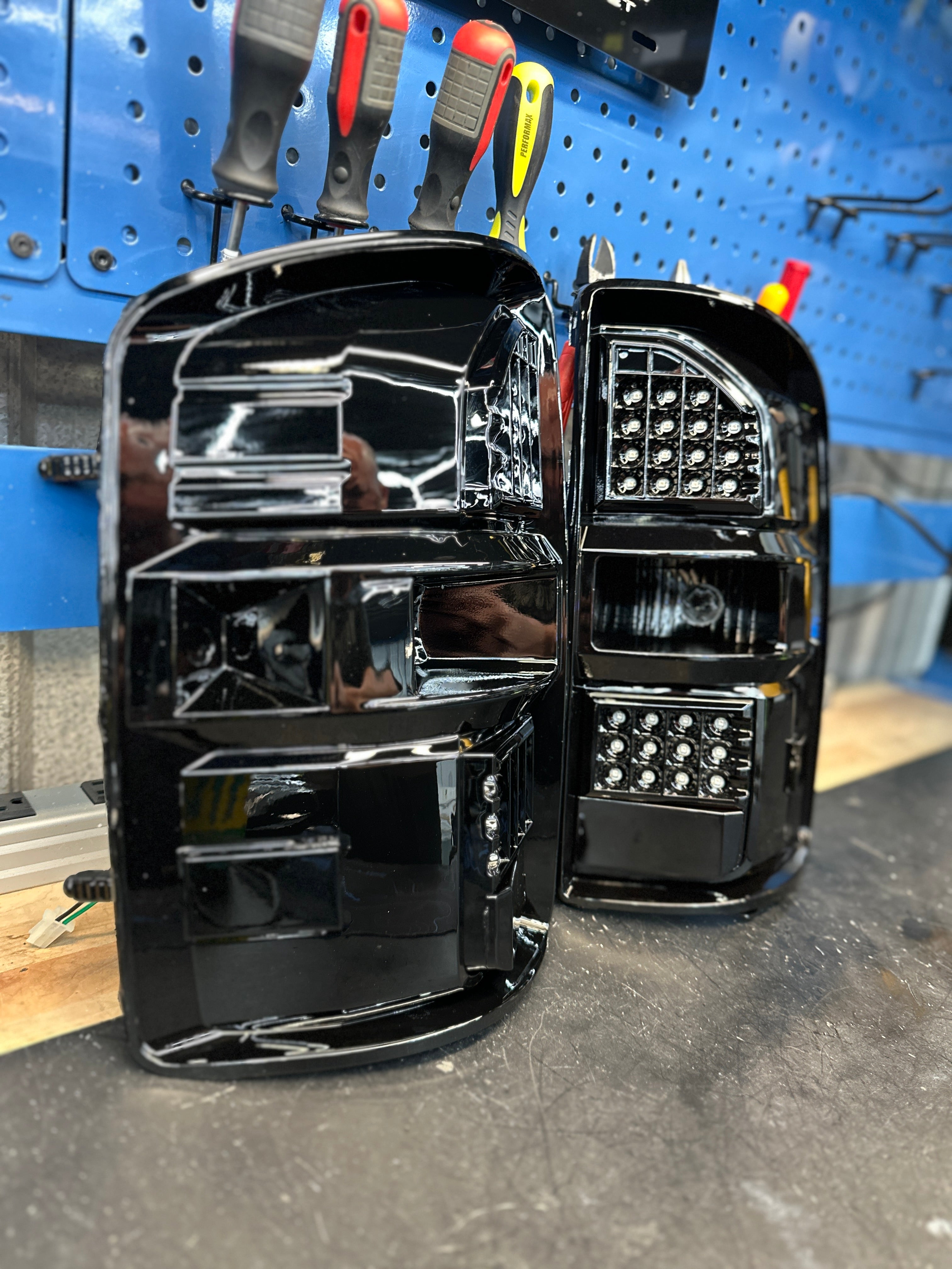 2014-19 GMC SIERRA TAIL LIGHTS