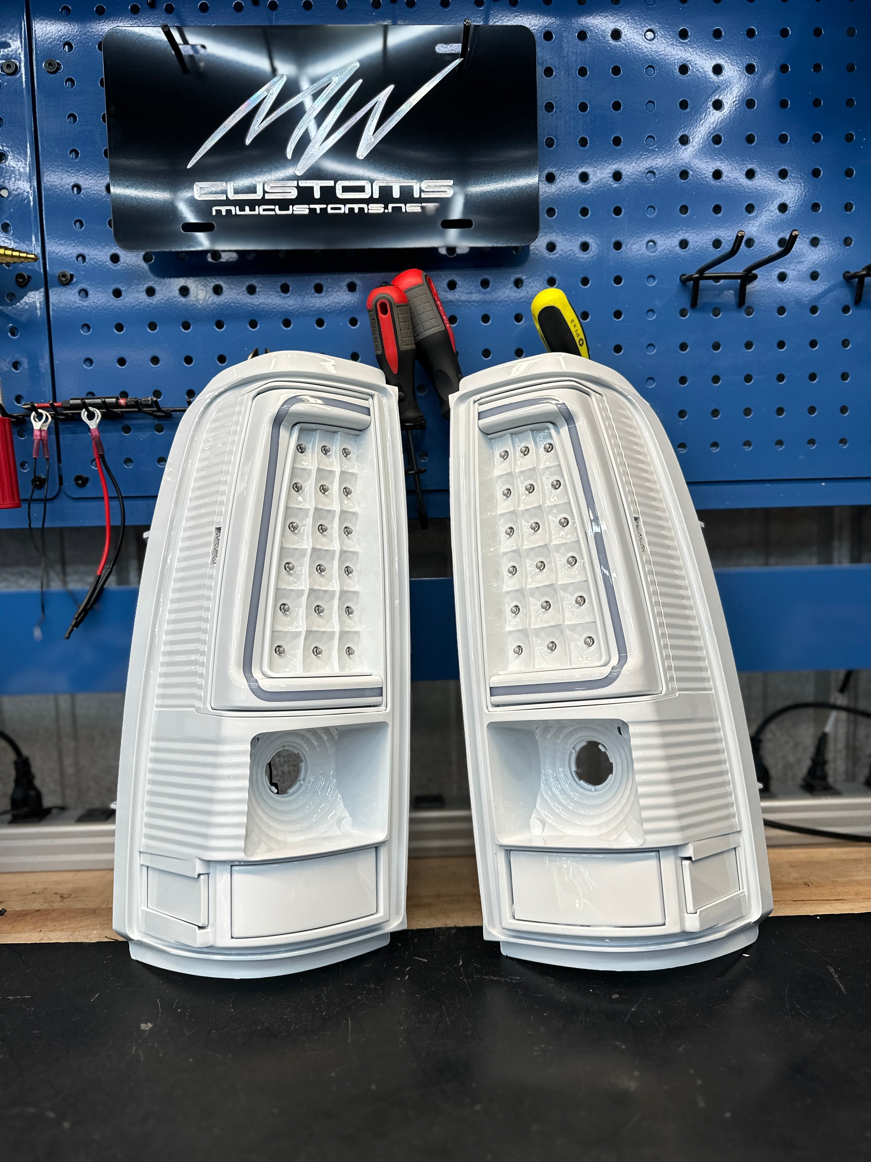 1999 - 06 GMC SIERRA / 1999 - 07 CHEVY SILVERADO LED TAIL LIGHTS