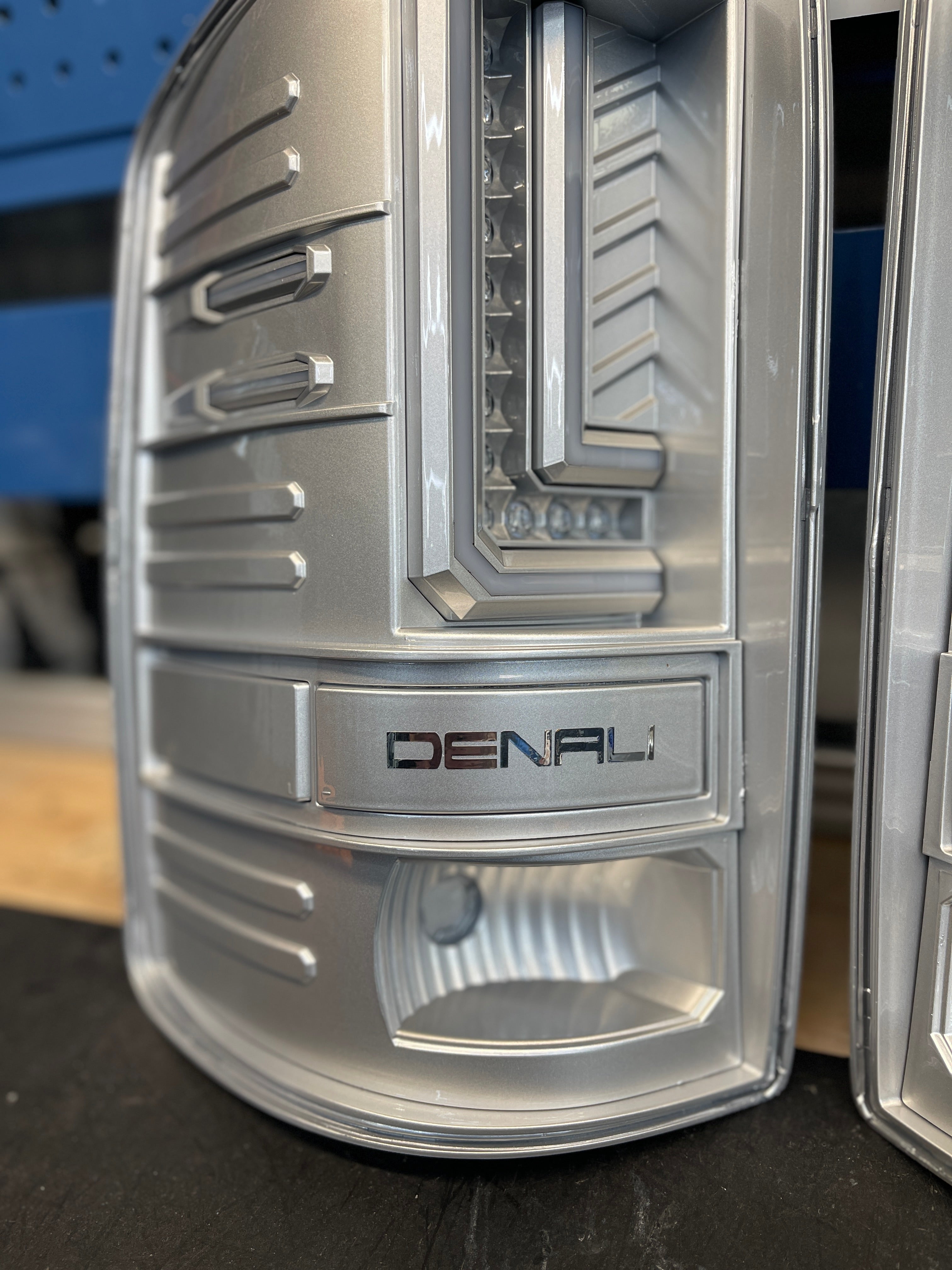 2014 - 18 GMC SIERRA 1500 / 2014 - 19 GMC SIERRA HD TAIL LIGHTS