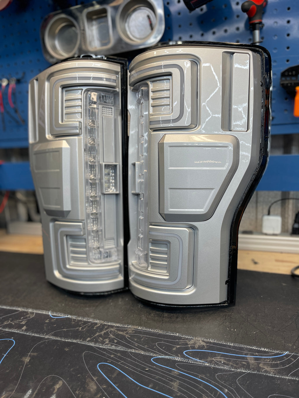 2017 - 19 FORD SUPER DUTY TAIL LIGHTS (Factory LED Only)