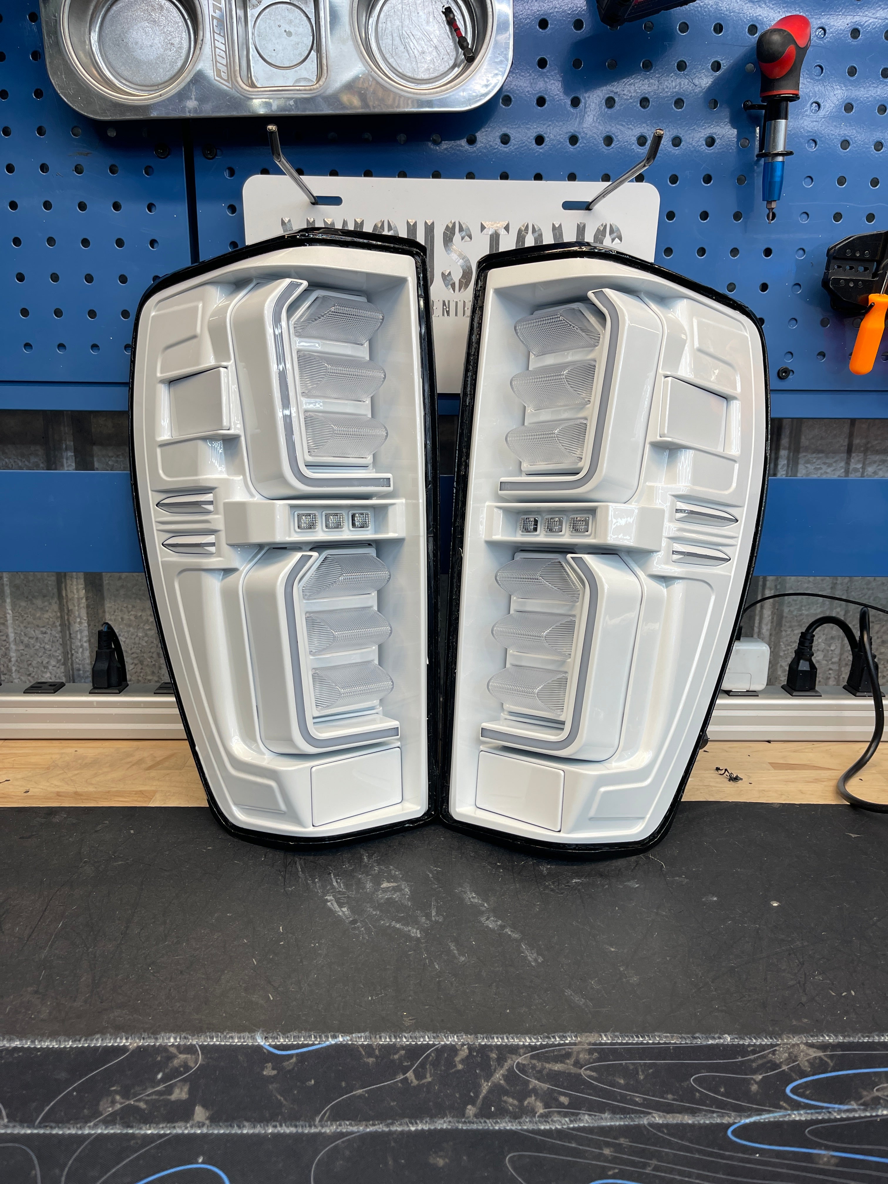 2019 - 24 1500 / 2020 - 23 HD GMC SIERRA TAIL LIGHTS (Factory LED only)