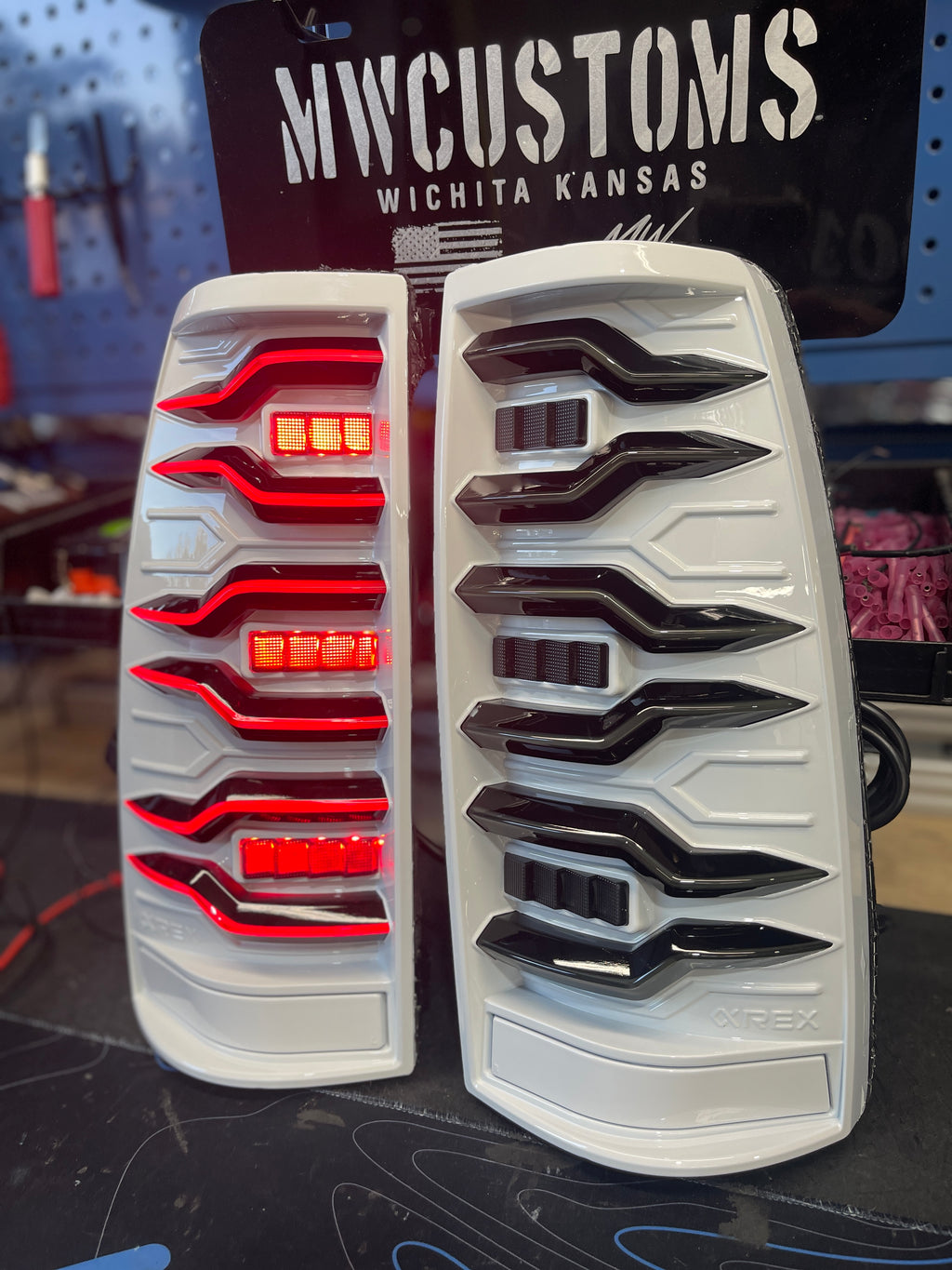 99-06 GMC SIERRA/2003-07 CHEVROLET SILVERADO ALPHAREX TAIL LIGHTS