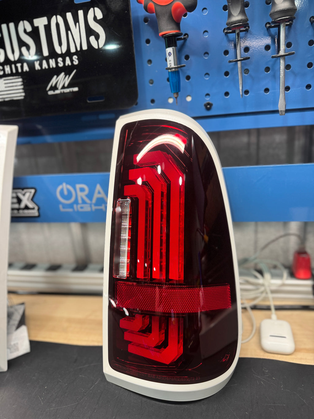 1999 - 16 SUPERDUTY TAIL LIGHTS *RED LENS* *PAINTED: UG BORDER*