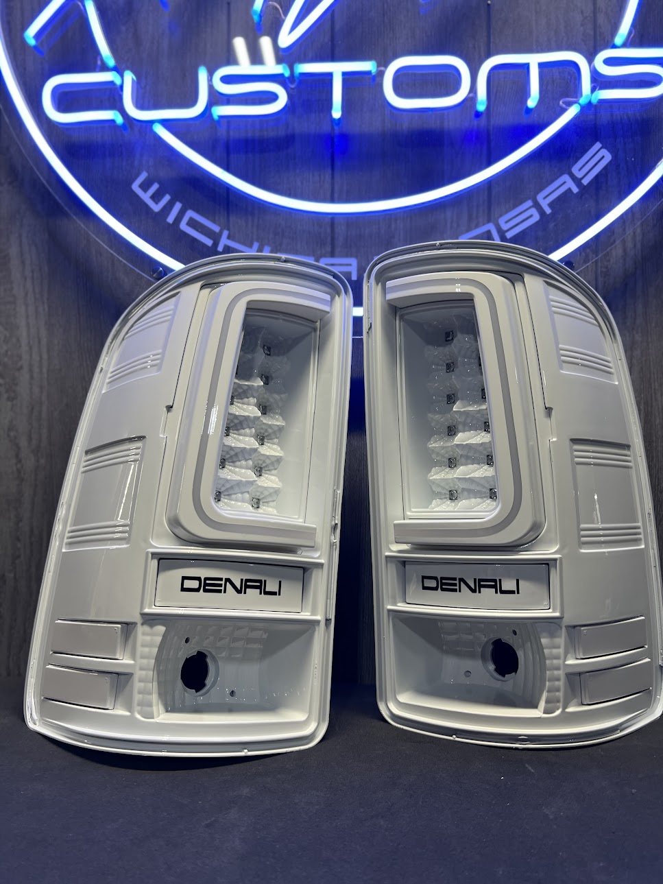 2007-13 GMC SIERRA C BAR TAIL LIGHTS