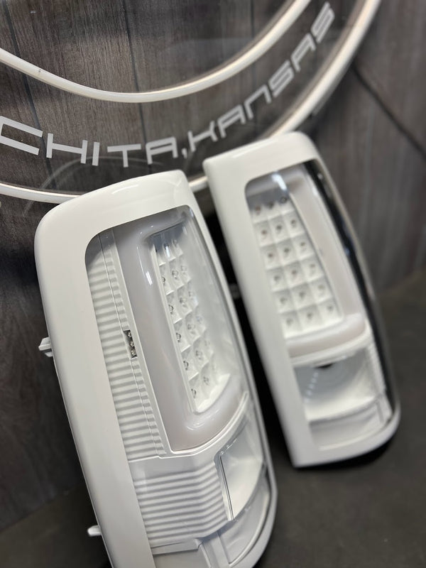 PRE-BUILT 99-06 GMC SIERRA/2003-07 CHEVROLET SILVERADO C BAR TAIL LIGHTS