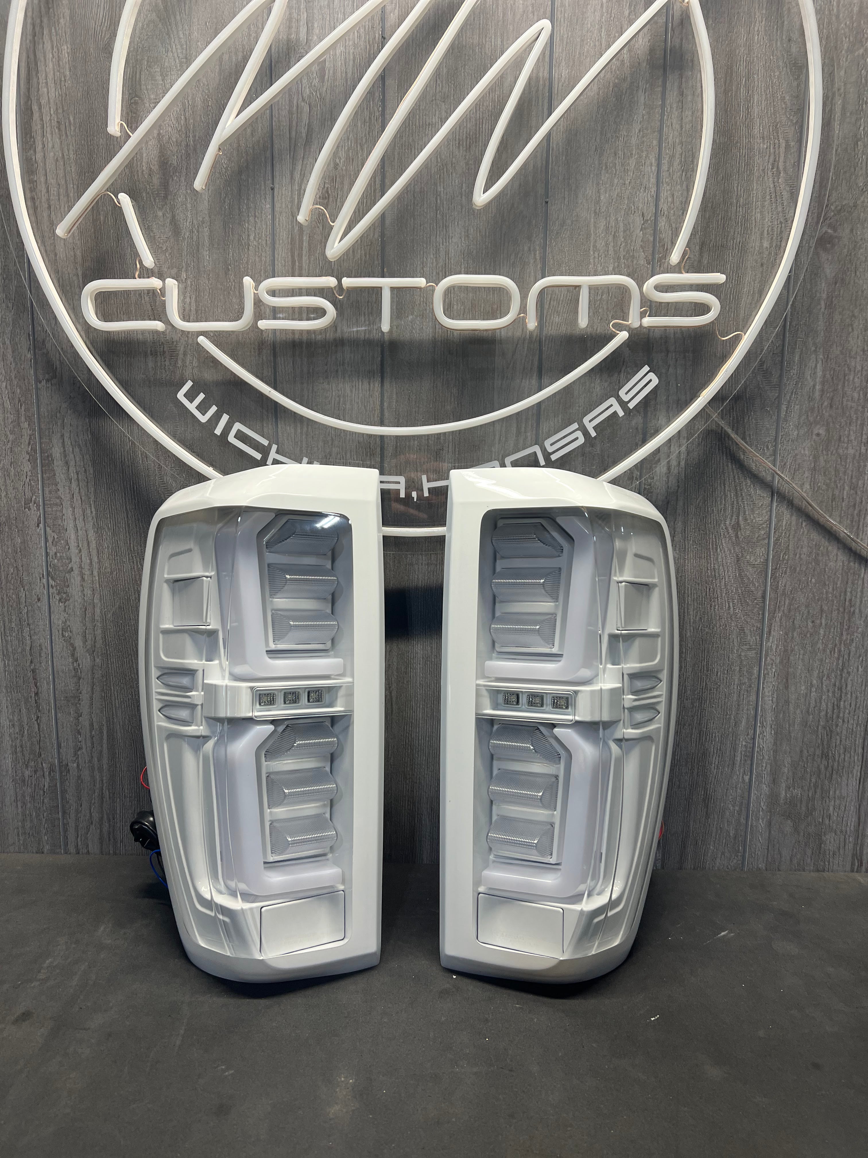 2019 - 24 1500 / 2020 - 23 HD GMC SIERRA TAIL LIGHTS