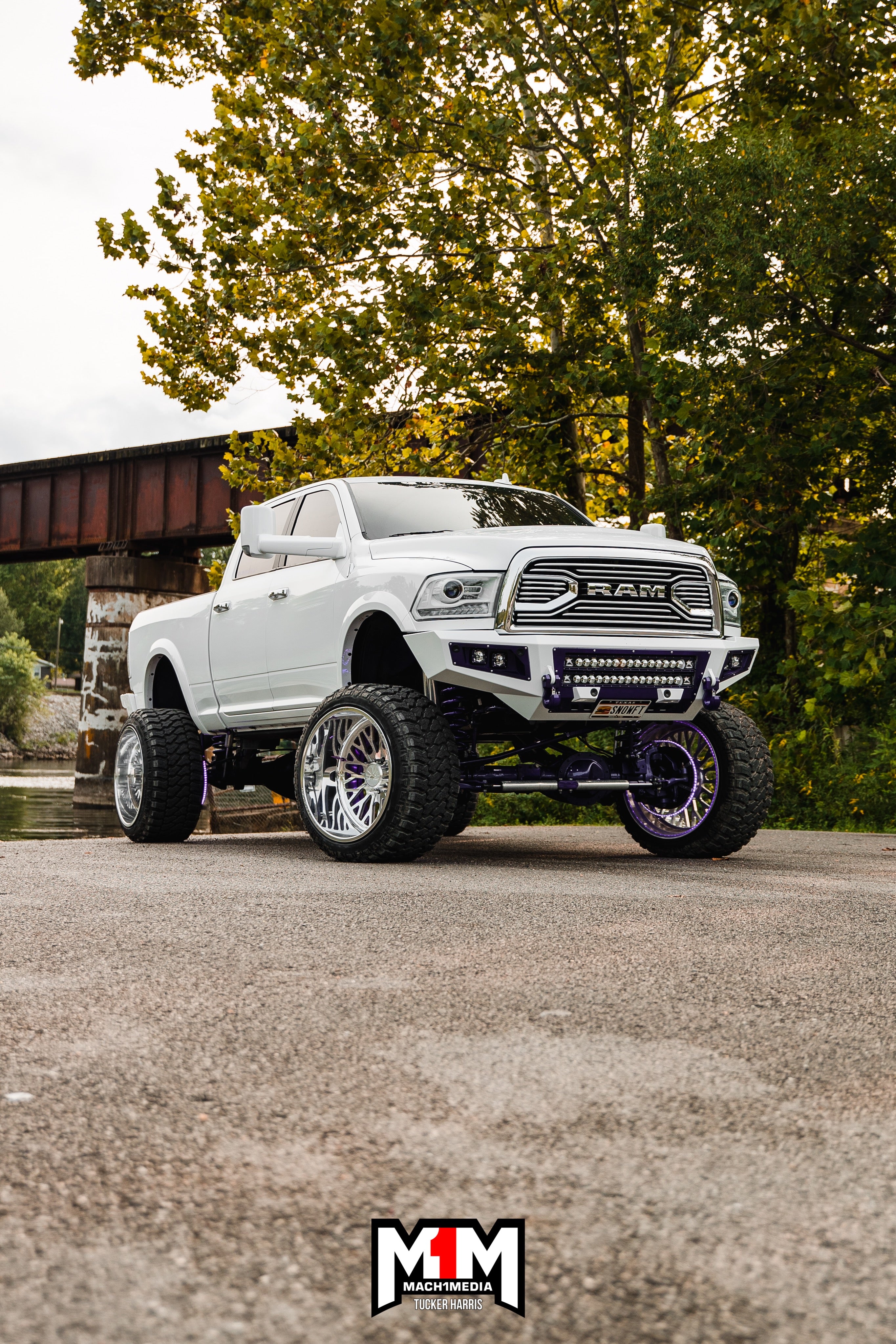 DOUBLE ROW RGBW WHEEL LIGHTS